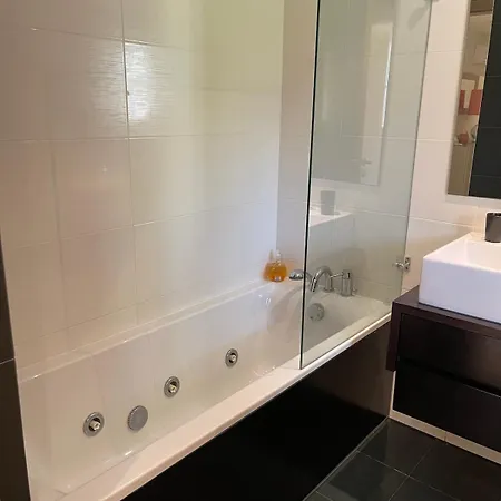 Beautiful 1 Bedroom Close To The Apartman *