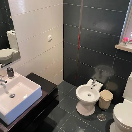 Apartman Beautiful 1 Bedroom Close To The